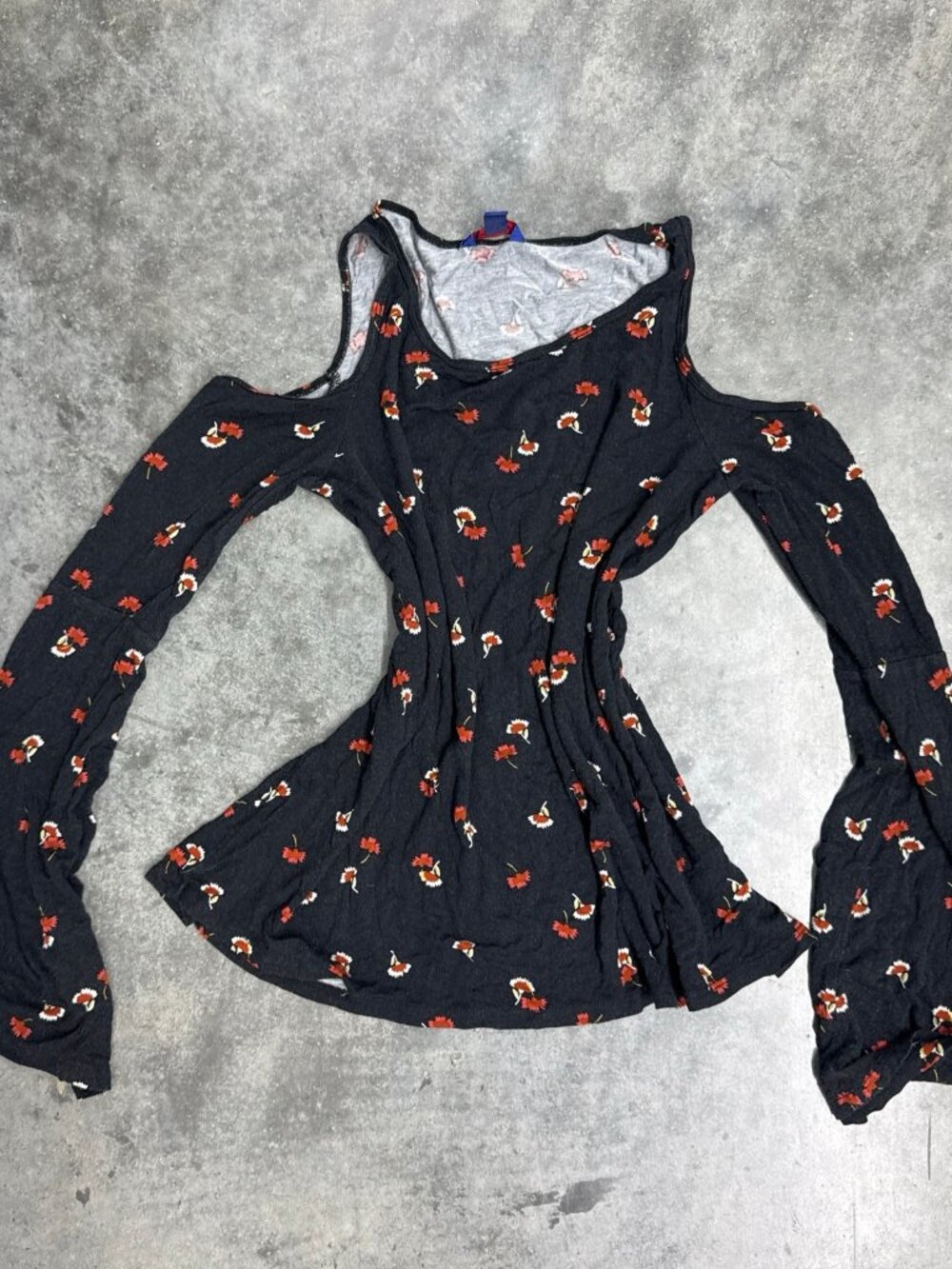 Aéropostale long sleeve cold shoulder floral top black XS